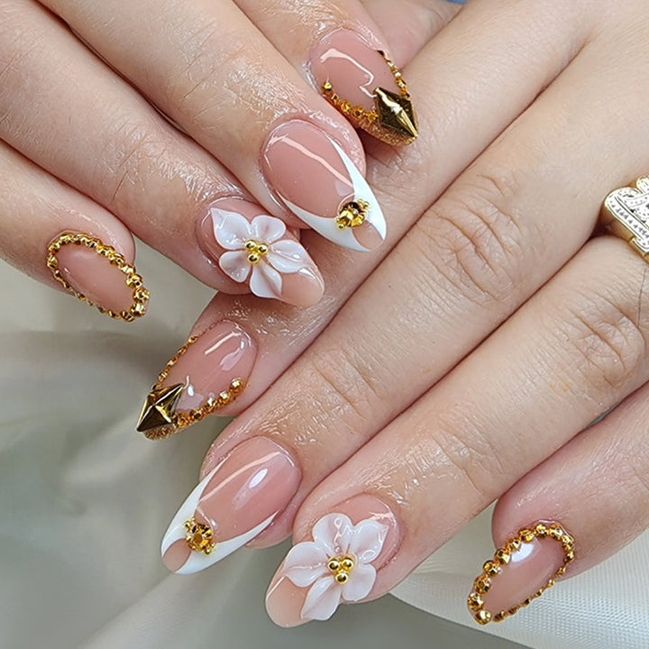 Artificial nail set with elegant flower and gold accents Kalsten