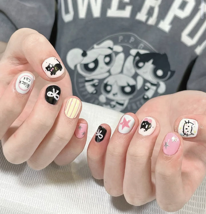 Artistic Press-On Nail Set with Floral and Glossy Accents Kalsten