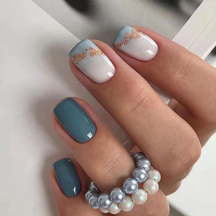 Festive Holiday-Themed Press-On Nails