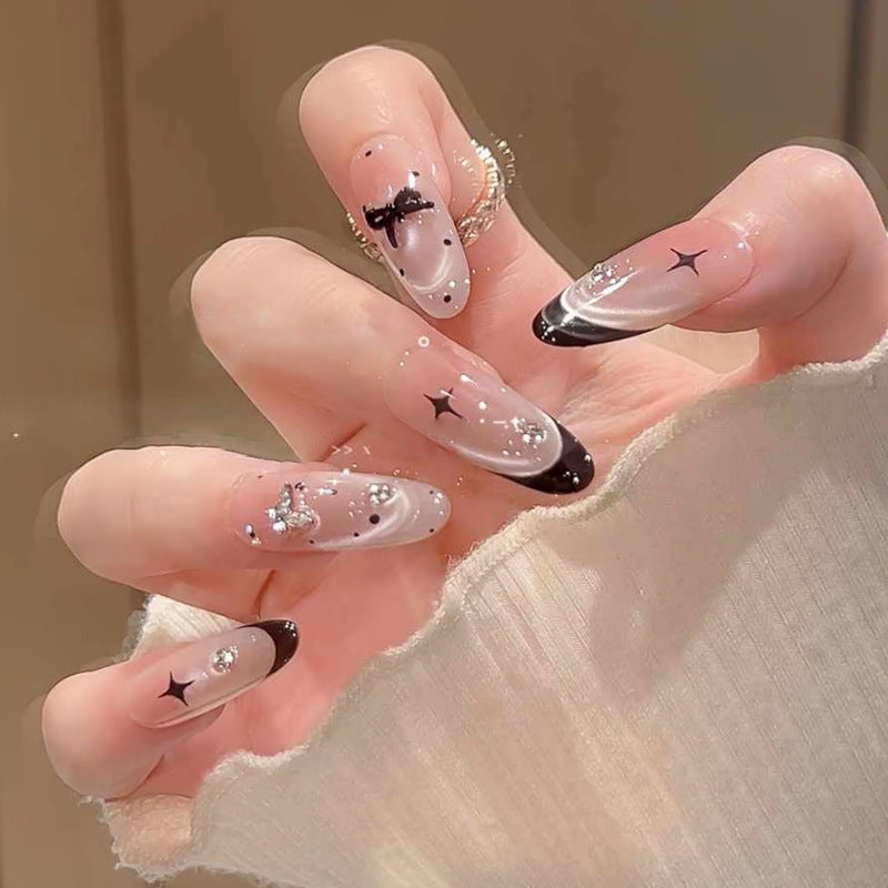 Artificial nail set with festive gift design and elegant glitter accents Kalsten