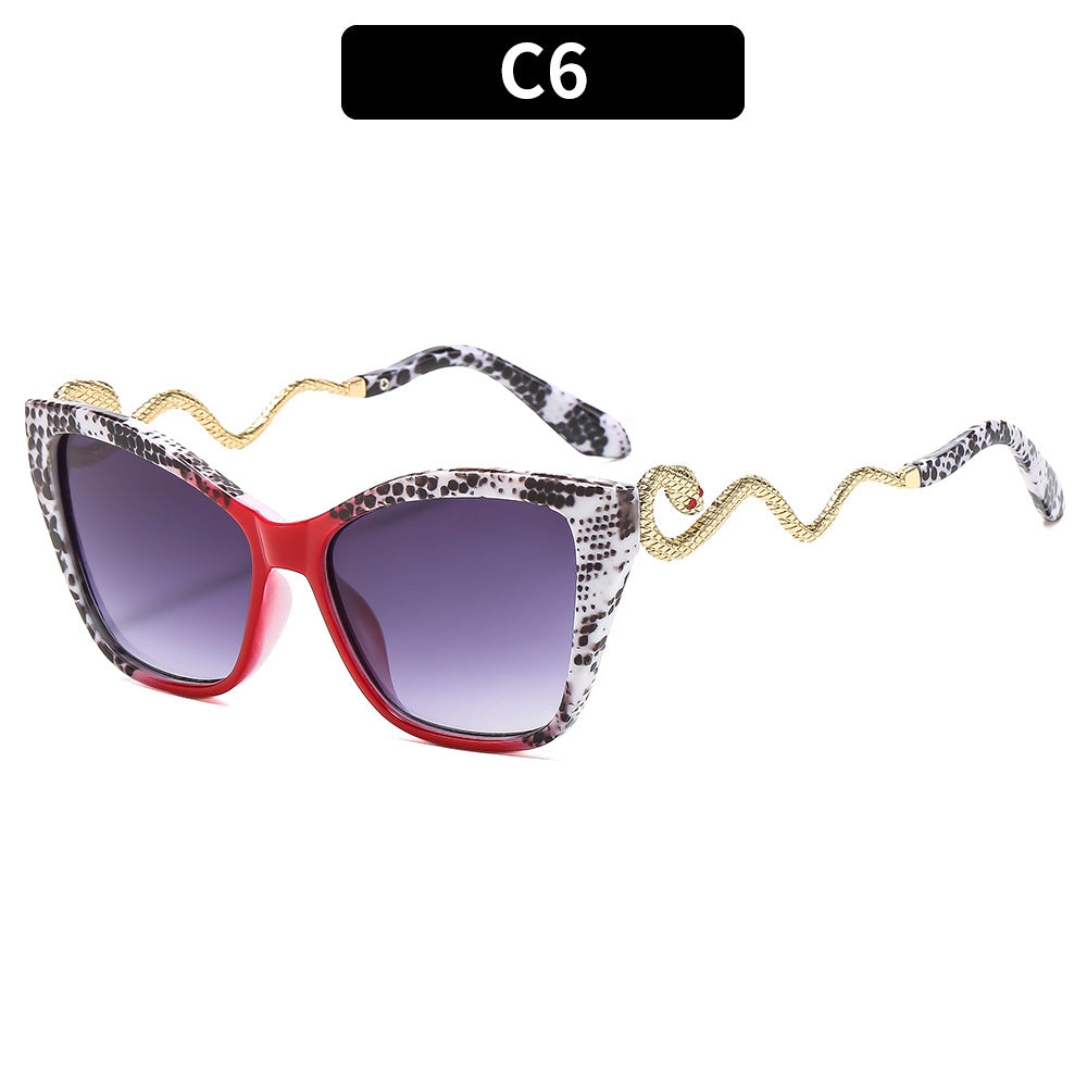 Glamorous Cat-Eye Sunglasses with Snake Detail