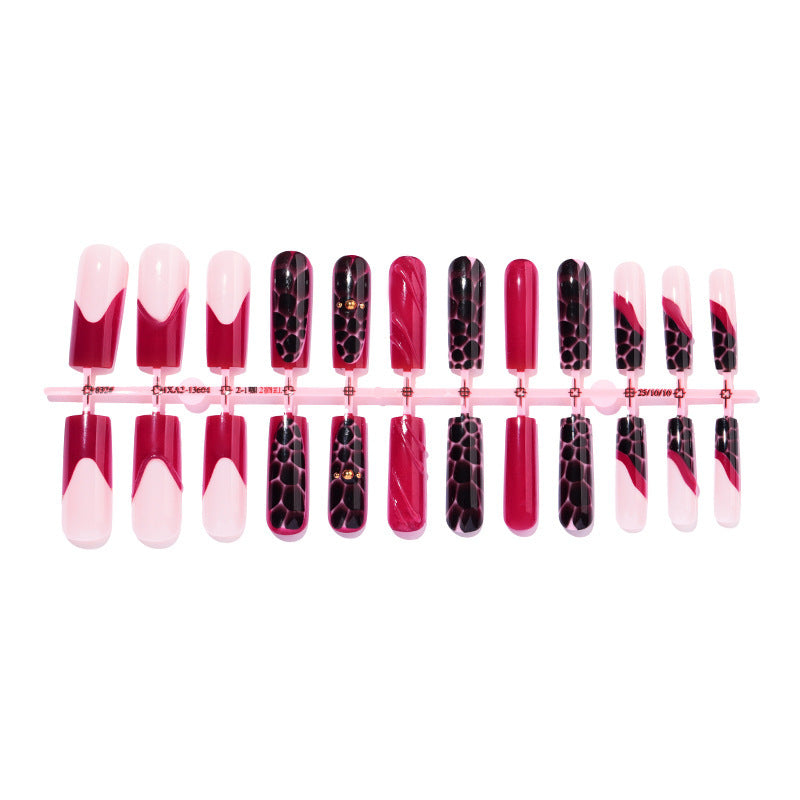 Nail set with stylish marbled designs and delicate accents Kalsten