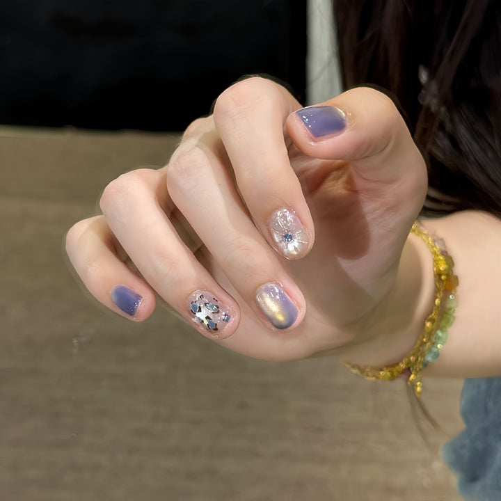 Glamorous artificial nails with elegant glitter elements Kalsten