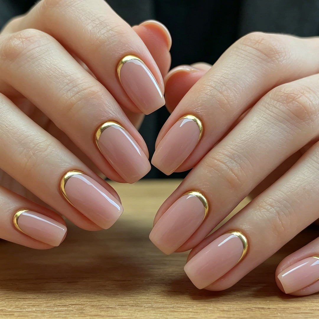 Elegant Gold-Trimmed Nail Art Kalsten