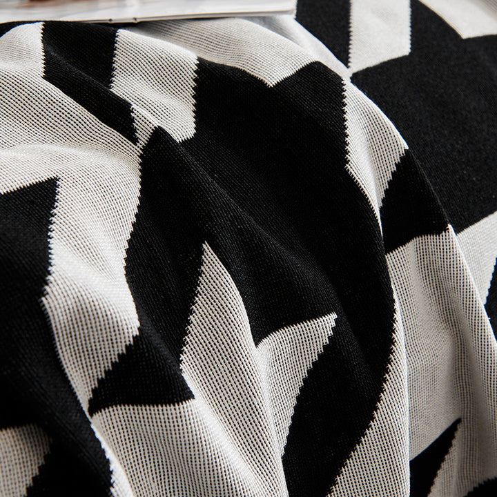 Cozy Houndstooth Throw Blanket