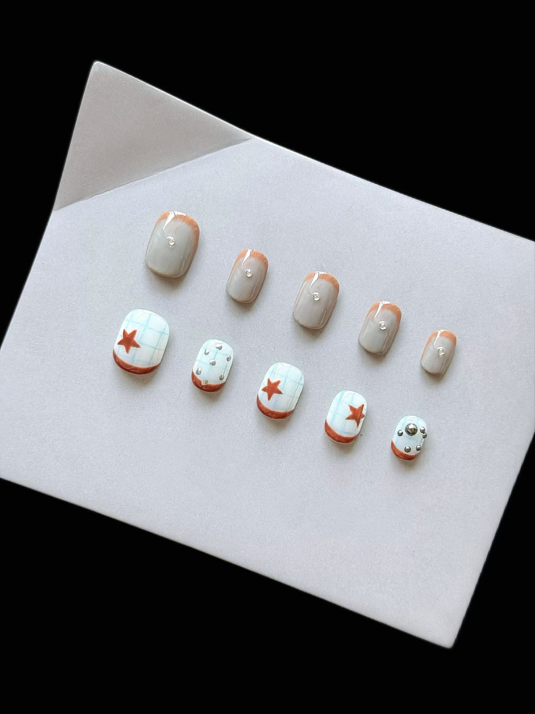 Artistic Press-On Nail Art Set with Star and Metallic Accents