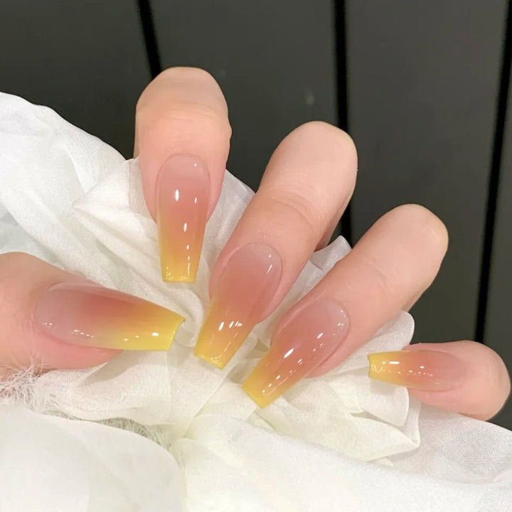 High-gloss artificial nails with rose effect Kalsten