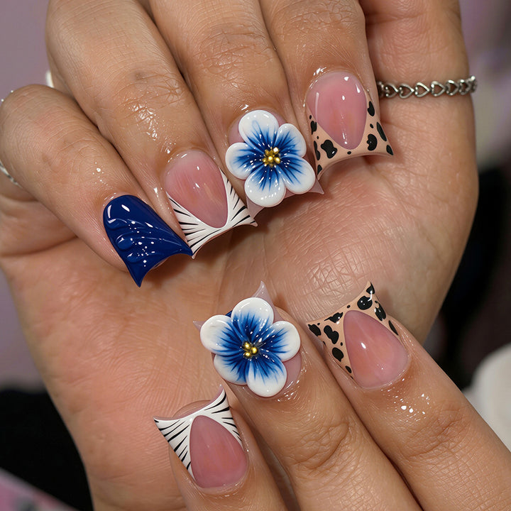 Floral Accented Nail Art Set Kalsten