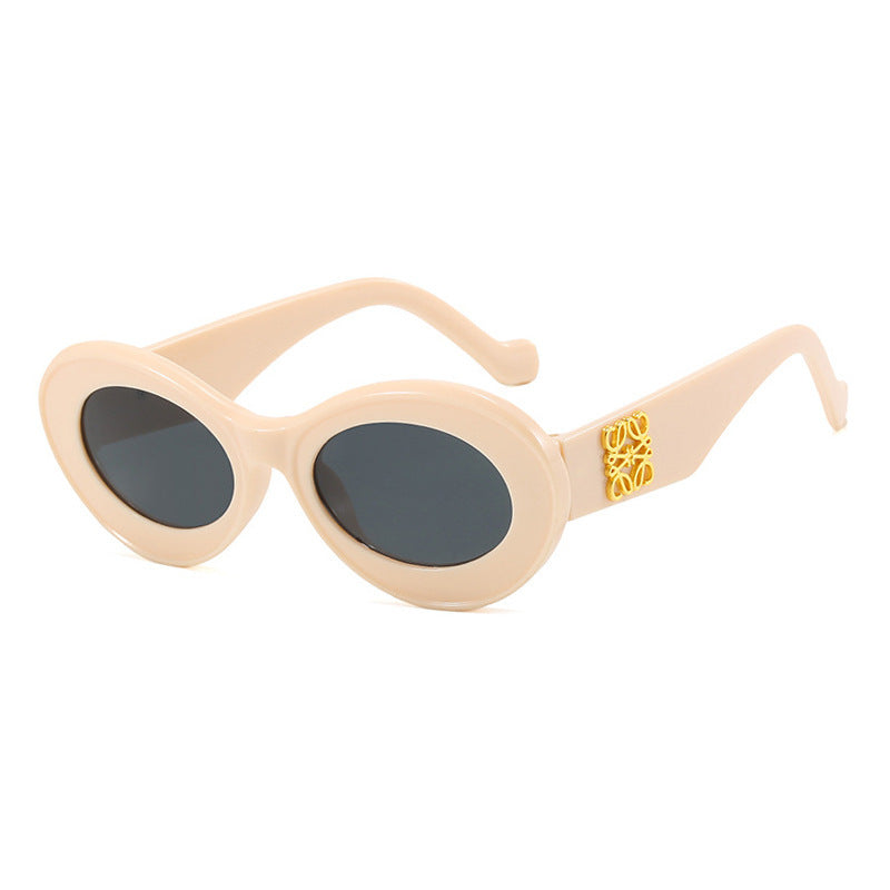 Women's fashionable sunglasses with oval frame and golden accents Kalsten