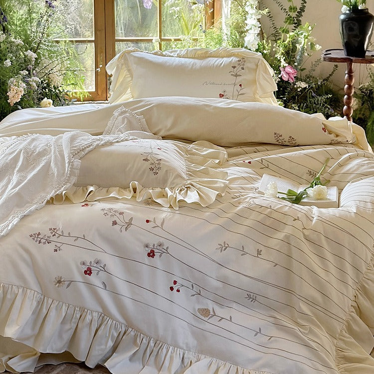 Cotton-linen bed set with embroidered meadow motif & ruffled bed skirt