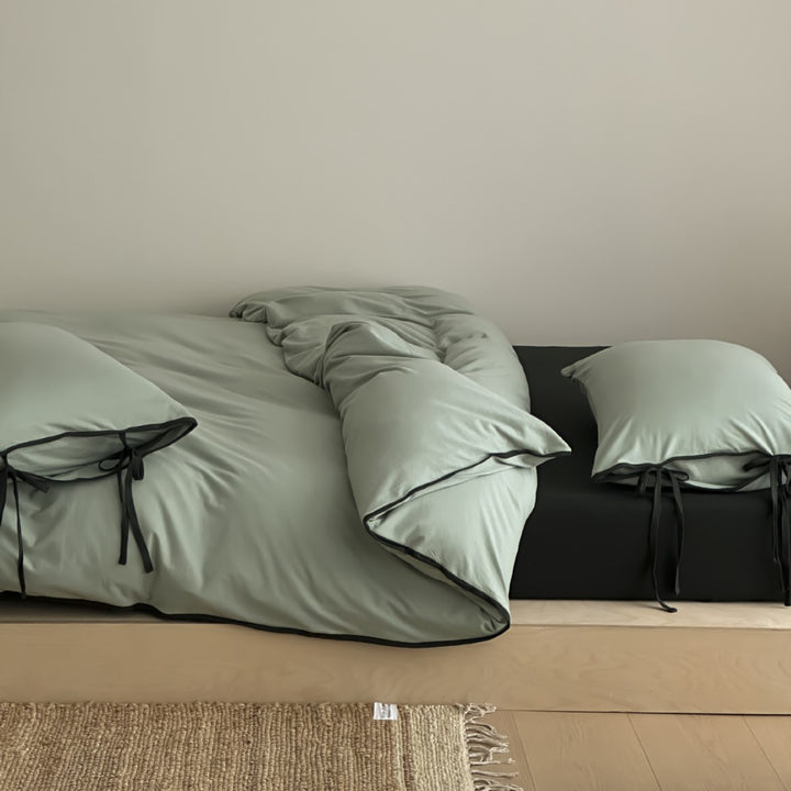 Luxurious cotton percale bed linen set with tie bands