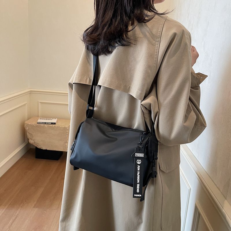 Sleek Multi-Functional Shoulder Bag Kalsten