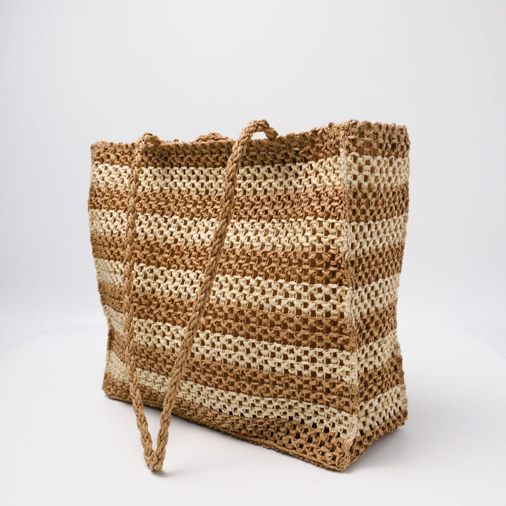 Spacious straw tote bag with modern structural design Kalsten