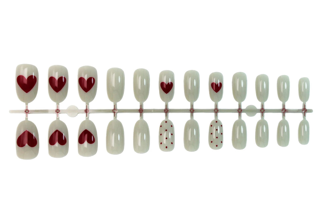 Artificial nail set with romantic heart and dot patterns Kalsten