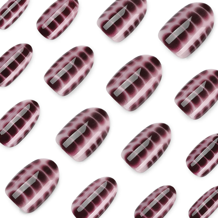 Artful nail art with snake motif Kalsten