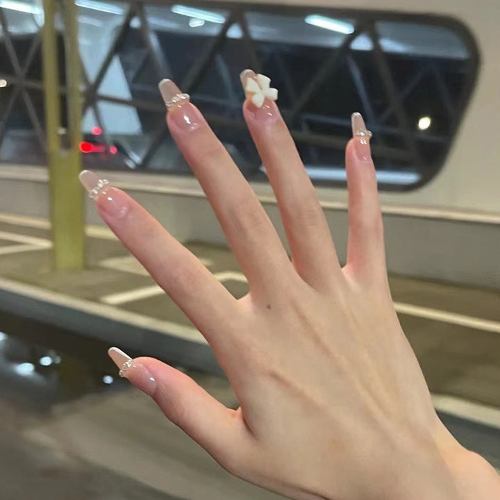 Artificial nails with elegant bow accents and pearl decorations Kalsten