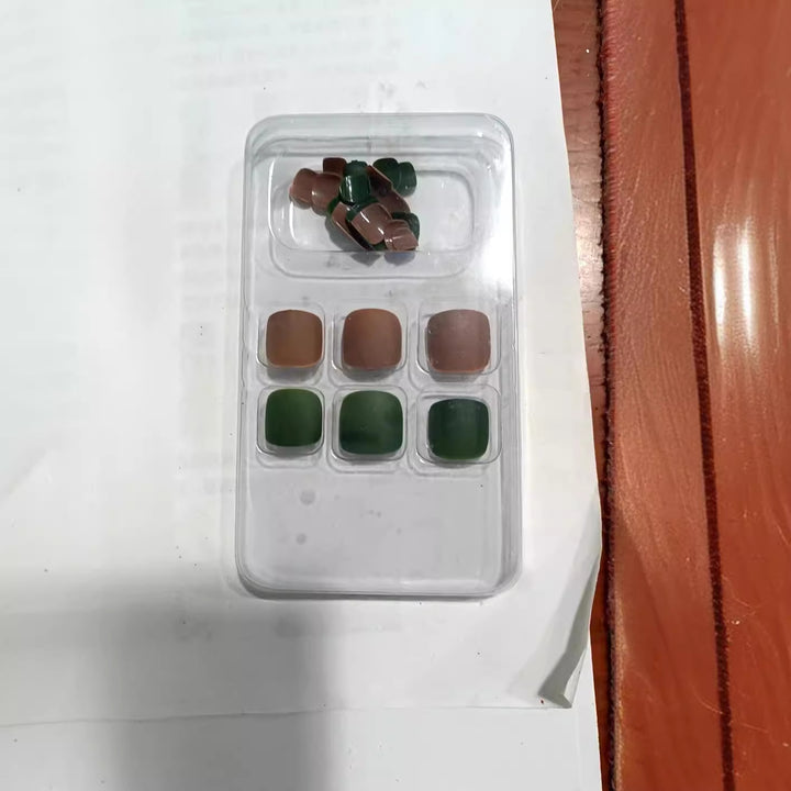 Decorative Press-On Nail Set Kalsten