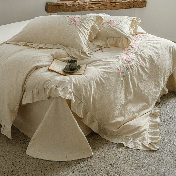 Embroidered linen-look bedding set with ruffle and floral embroidery detail