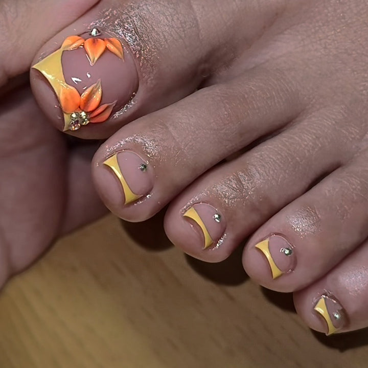 Artificial nail set with floral design and glitter accents Kalsten