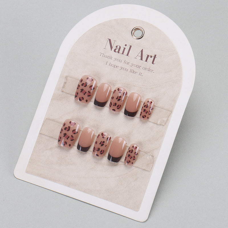 Elegant Press-On Nail Tips with Gold Accents Kalsten