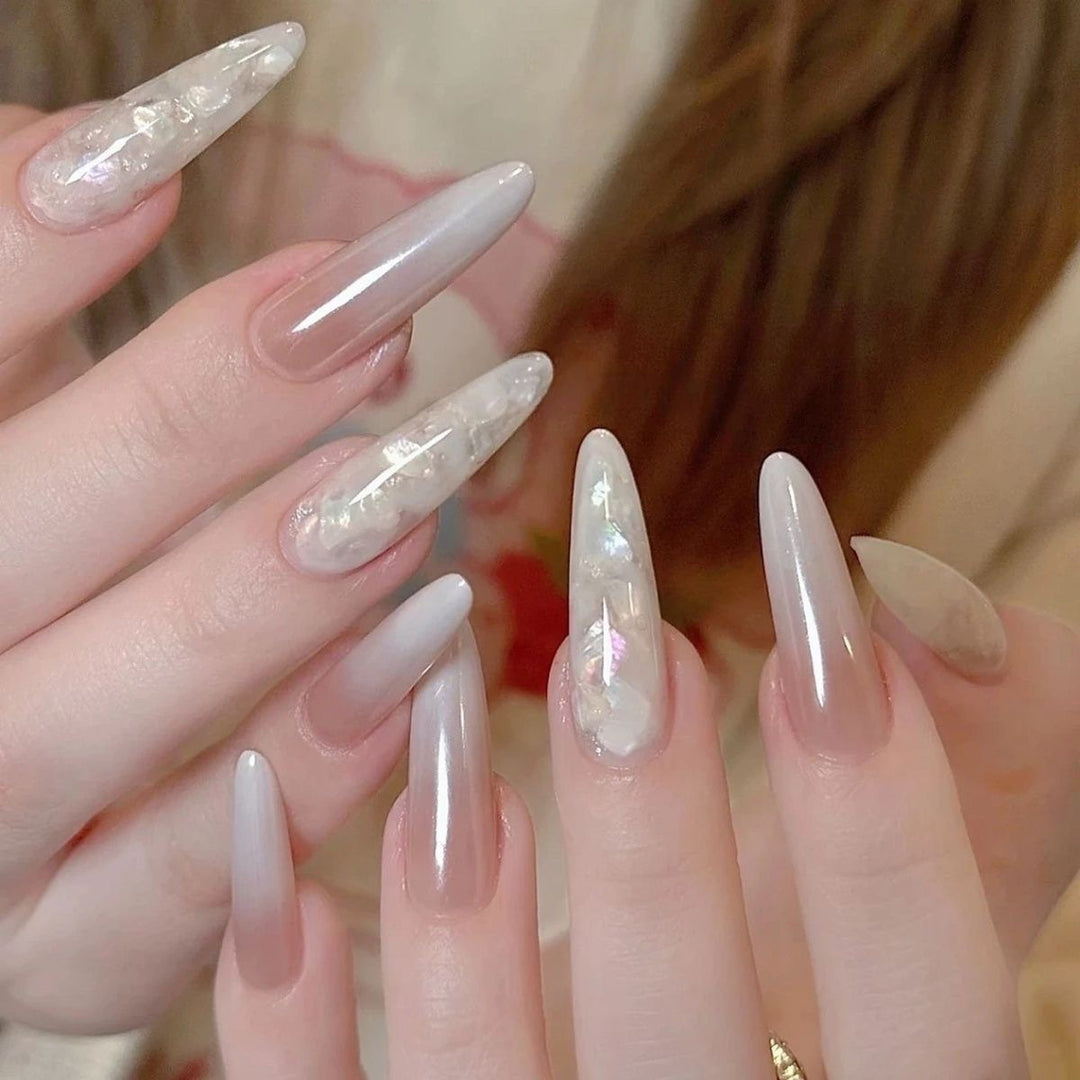 Elegant Press-On Nail Kit with Decorative Elements Kalsten
