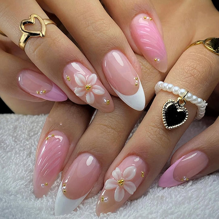Glamorous stiletto nails with elegant star design Kalsten