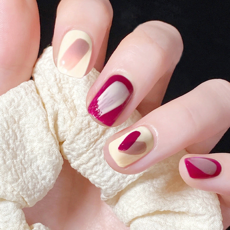 Artful nail extensions with an elegant leaf pattern Kalsten