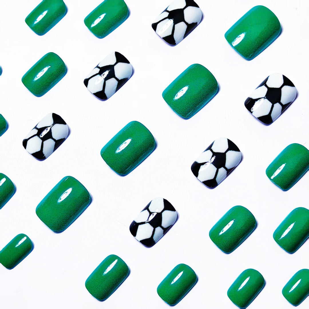 Artificial nails in sporty football design Kalsten