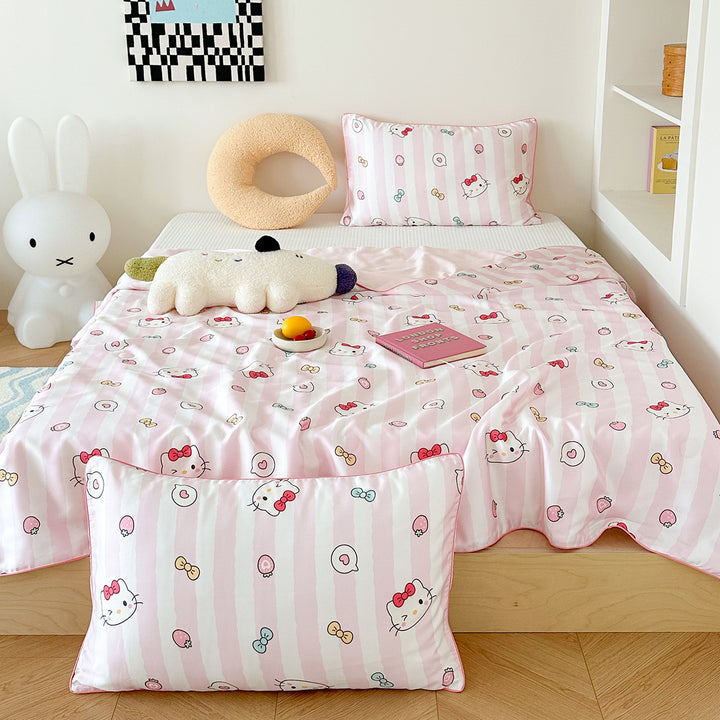 Children's duvet cover set made of satin with child-friendly vehicle print and reversible backside