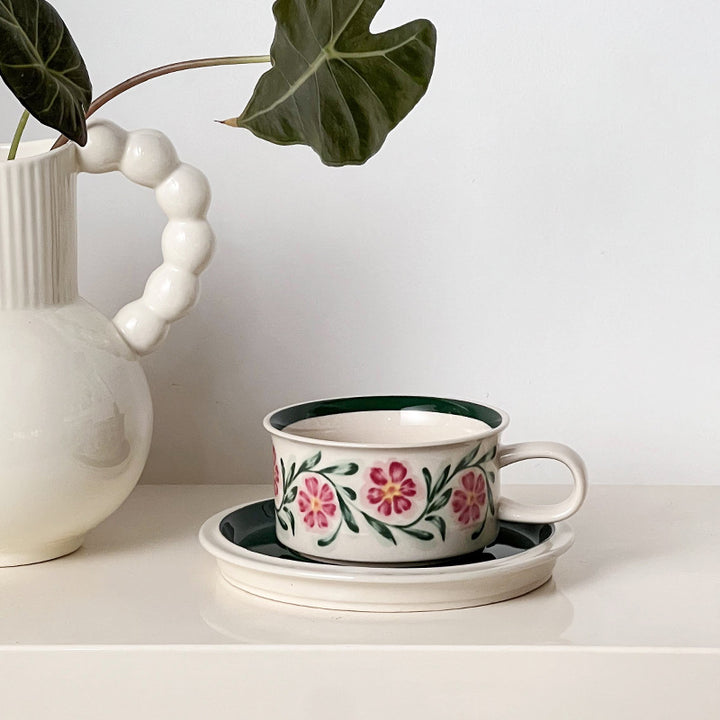 Ceramic cup set with saucer and modern floral print