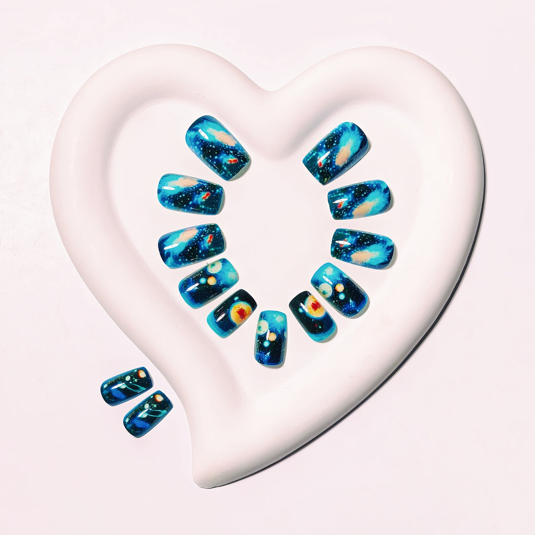 Galaxy-Themed Nail Art Kalsten