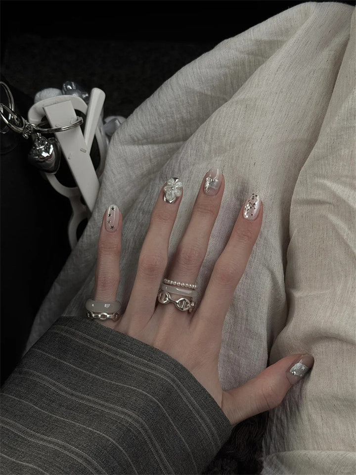 Artificial nails with decorative accents Kalsten