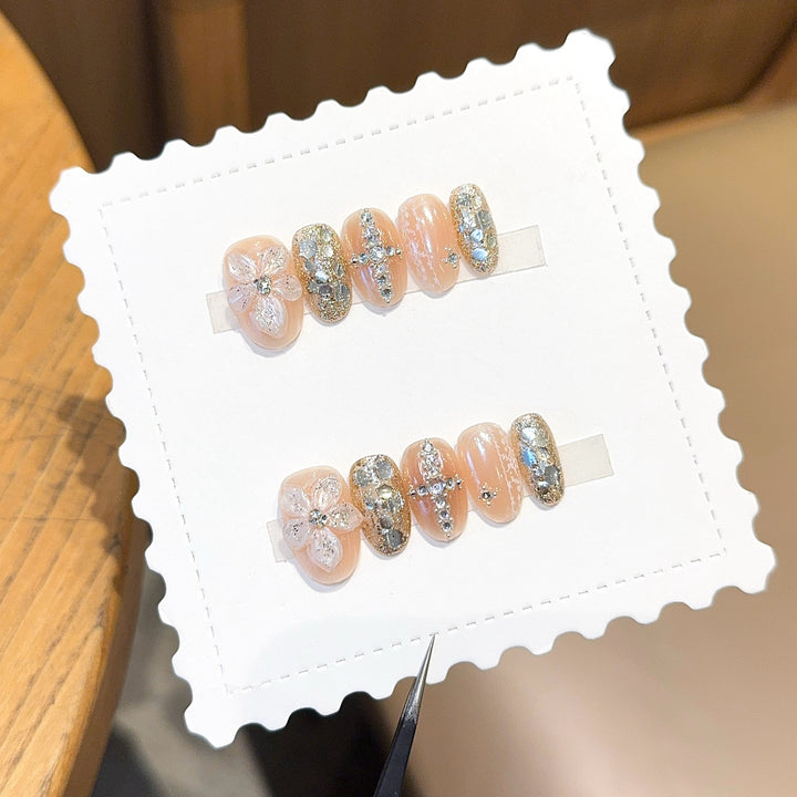 Glamorous artificial nails with floral and glittering accents Kalsten