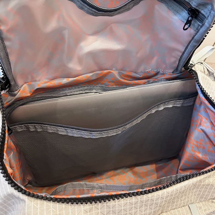 Stylish sports bag with adjustable shoulder strap Kalsten