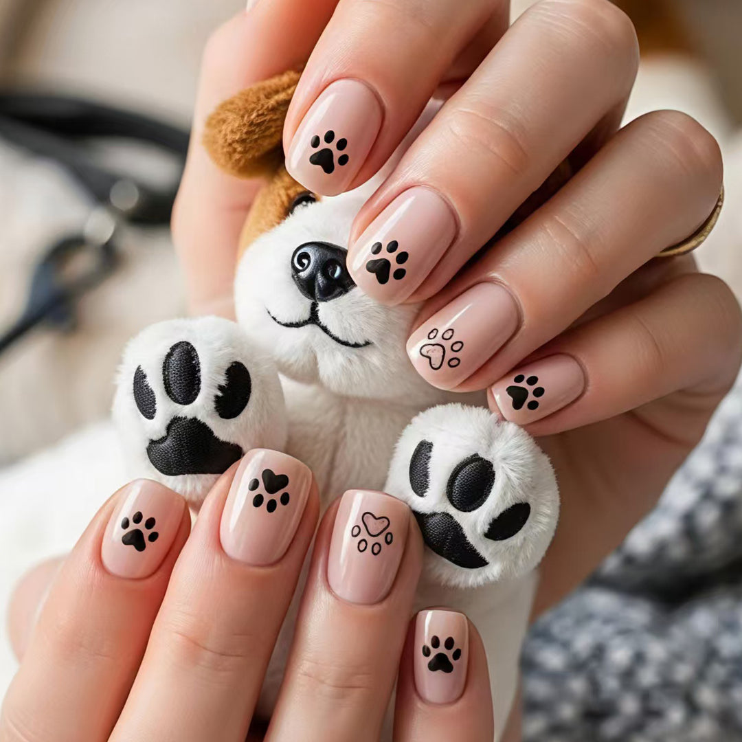 Fake nails with cute paw print design Kalsten
