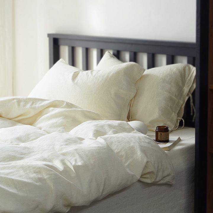 Bedding set made of washed linen-cotton blend with breathable fitted sheet