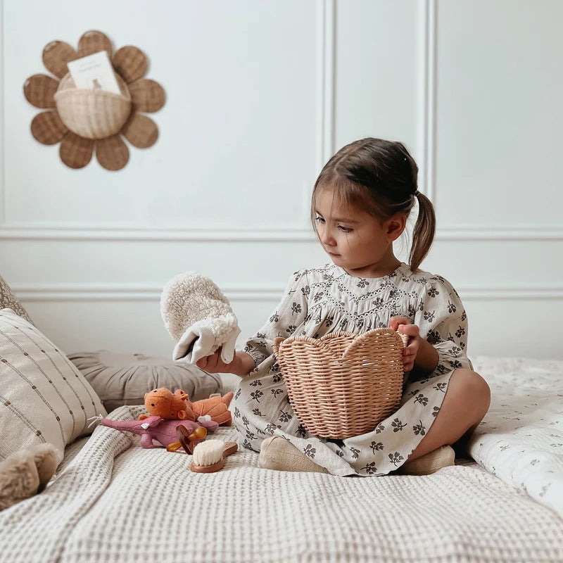 Handwoven basket with elegant shape Kalsten