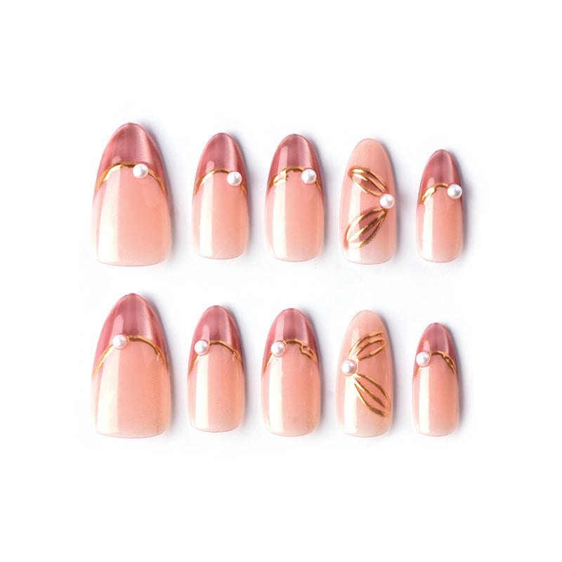 Nail set with glamorous golden accents and elegant design Kalsten
