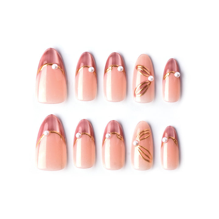 Nail set with glamorous golden accents and elegant design Kalsten