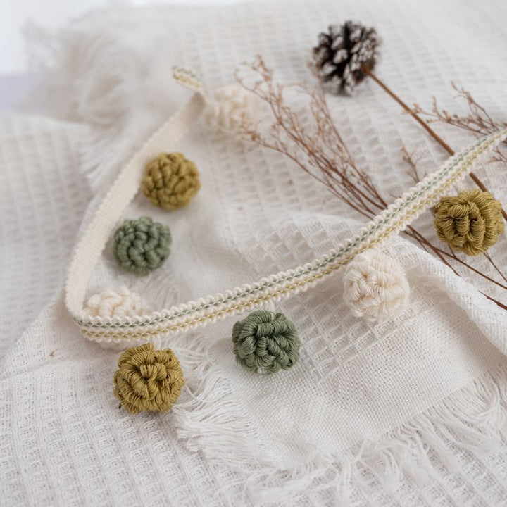 Decorative border with pompons Kalsten