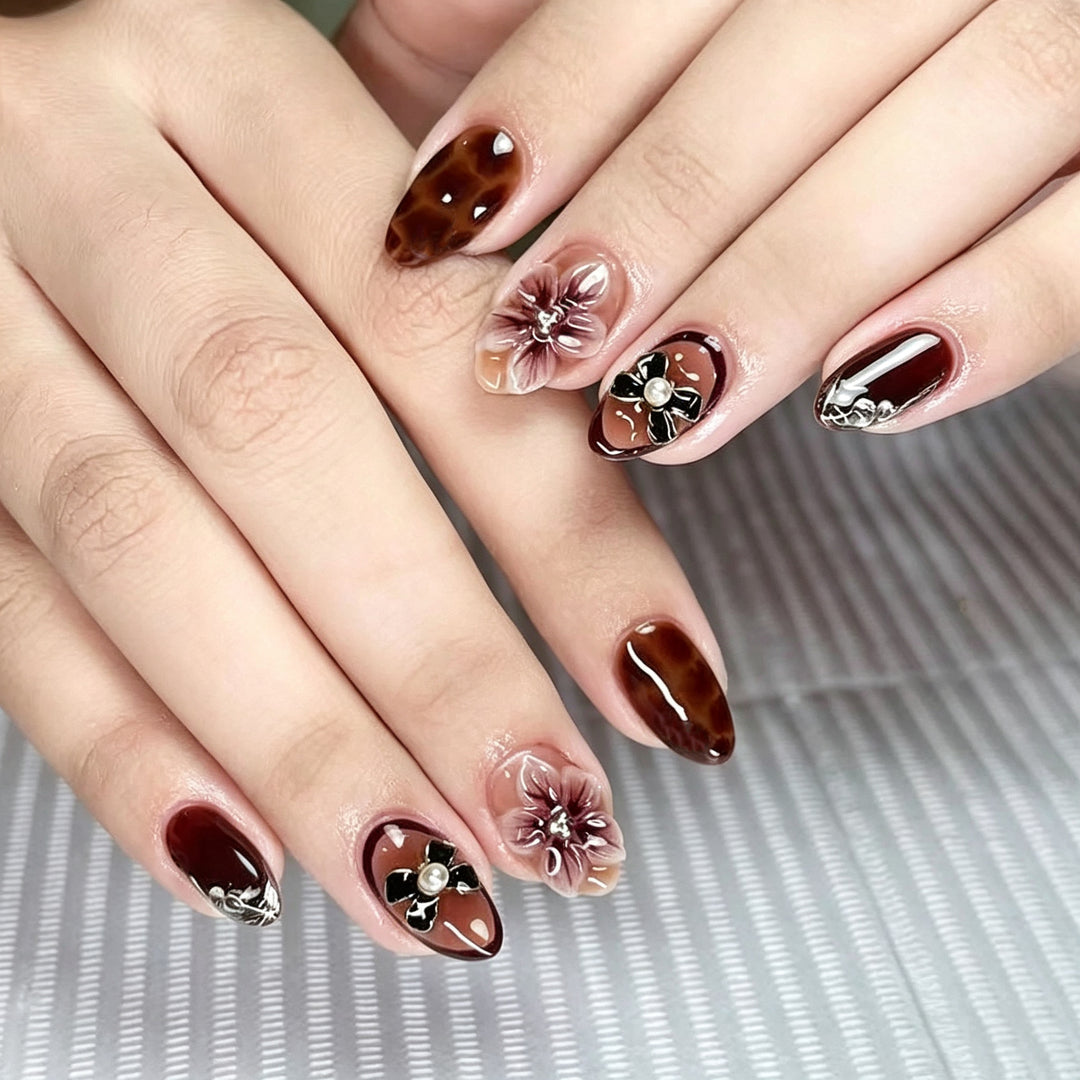 Decorative Floral Nail Art Press-On Set