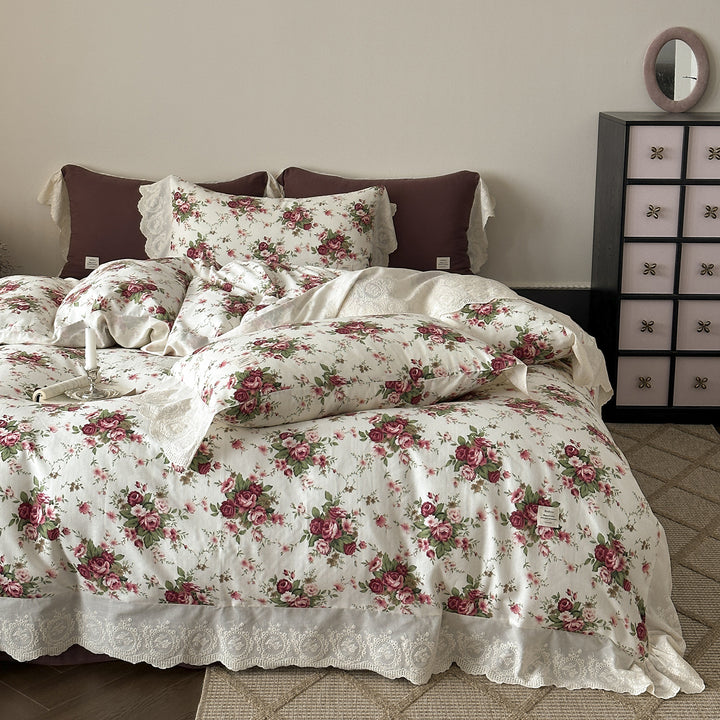 Cotton bedding set with lace ruffle and delicate floral print