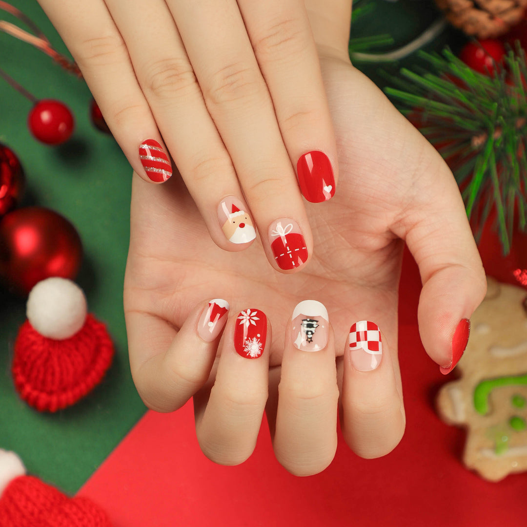 Festive nail art with Christmas motifs Kalsten