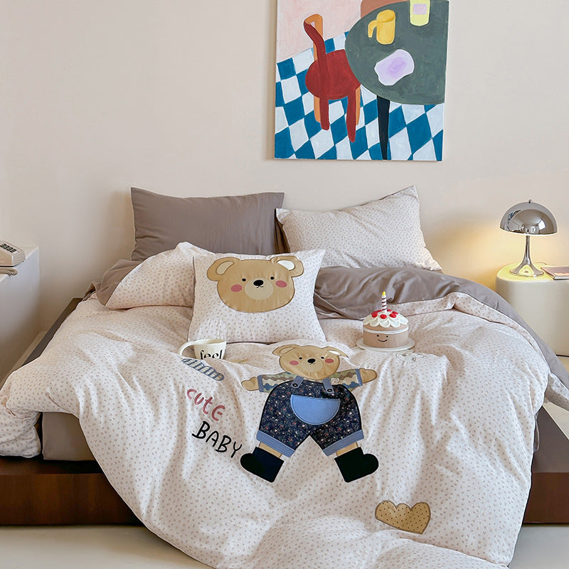 Bedding set with appliquéd doll motif and star pattern