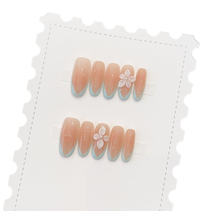 Artificial nails with elegant floral accents Kalsten