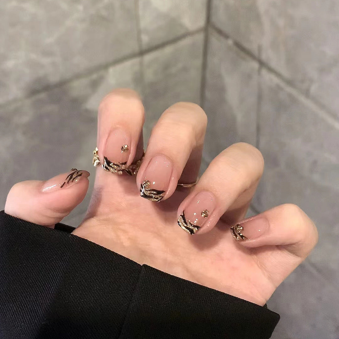 Artistic Press-On Nail Set with Elegant Gold Accents Kalsten
