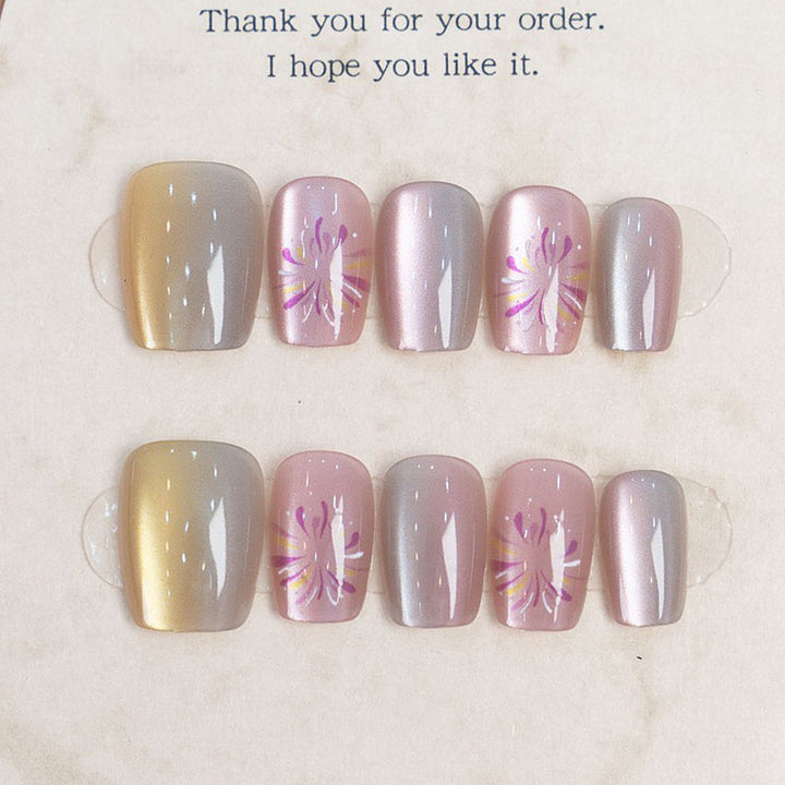 Elegant Floral Design Press-On Nail Art