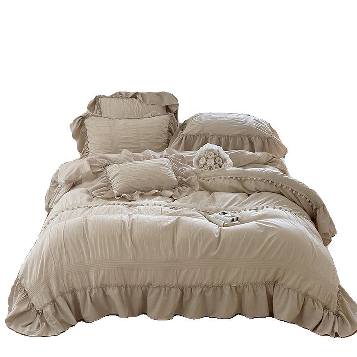 Bedding set made of cotton percale with ruffled flounce, decorative pleats, and pompom edge