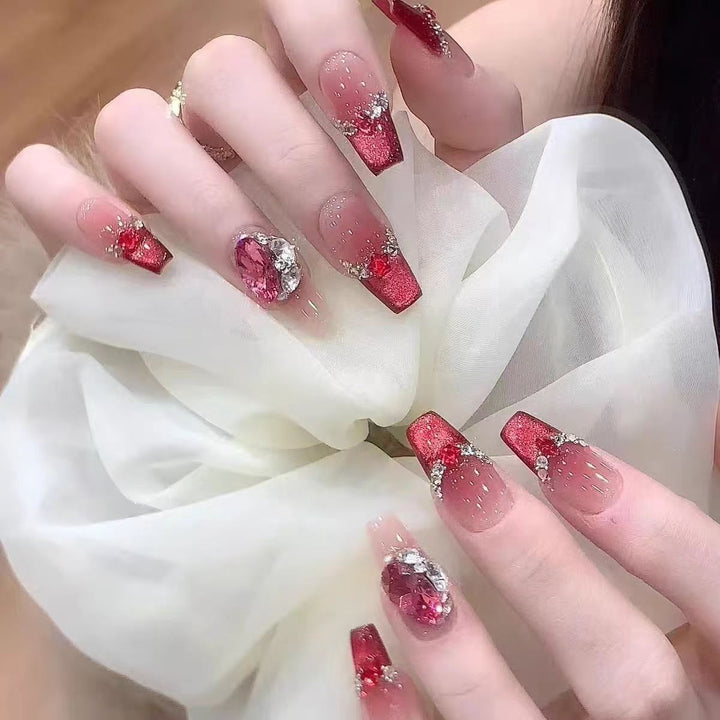 Glamorous and Sparkling Art Nails Kalsten