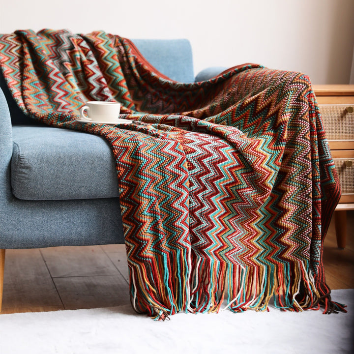 Vibrant Zigzag Pattern Throw Blanket